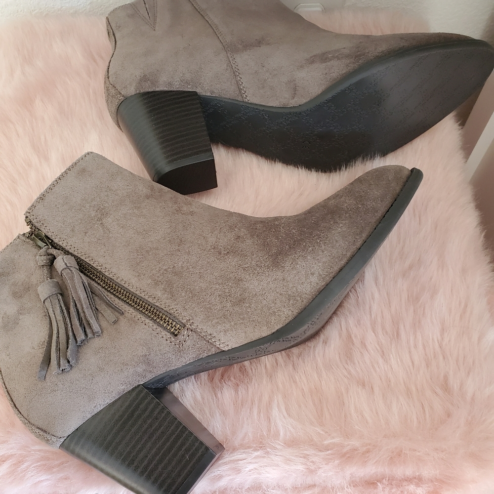 Vionic Ankle Boots for women size 12W. - Picture 2 of 13